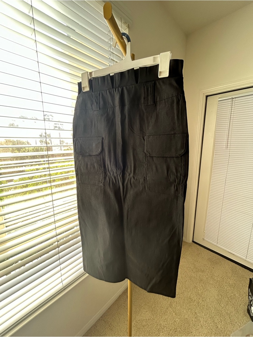 chic Black High-Waisted Cargo Pencil Skirt